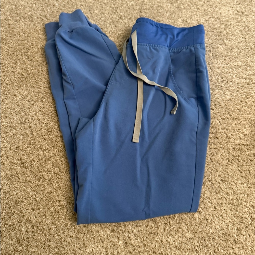 Women’s Figs Zamora Jogger Scrub Pants in Ceil Blue